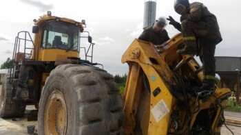 September 2019. Postoperative ultrasound and capillary control during the repair of the half-frame of the Komatsu WA600-3A front loader.